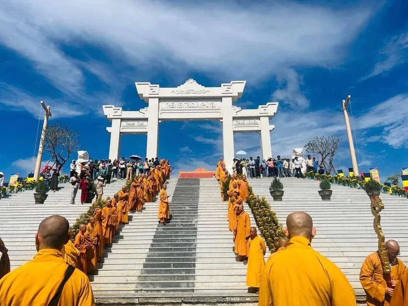 Truc Lam Monastery – A Quiet Space Between Mountains and Sea